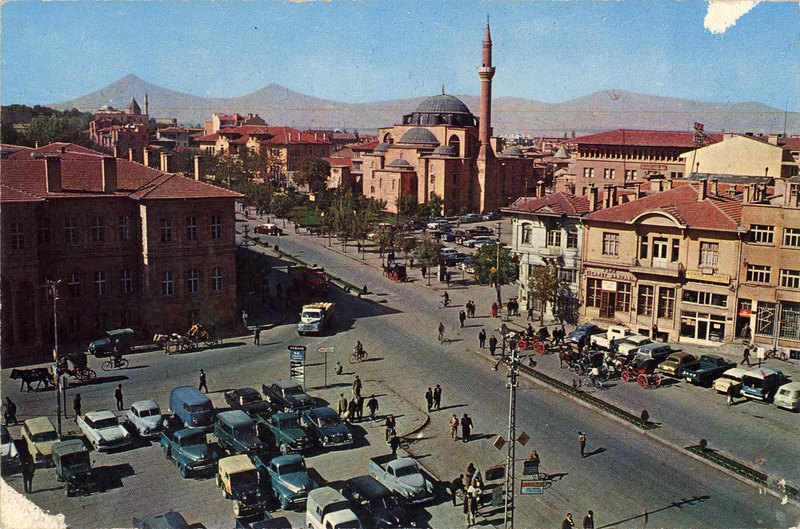 میدان حکومت و مسجد شرف‌الدین