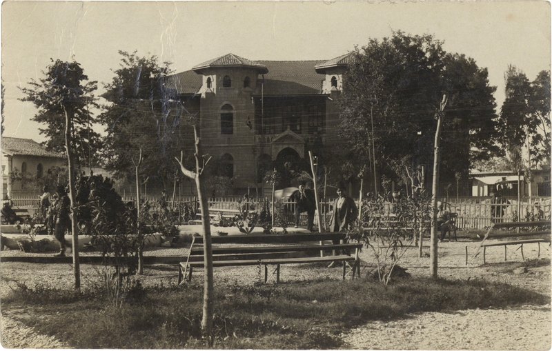 ساختمان و باغ مکتب صنایع